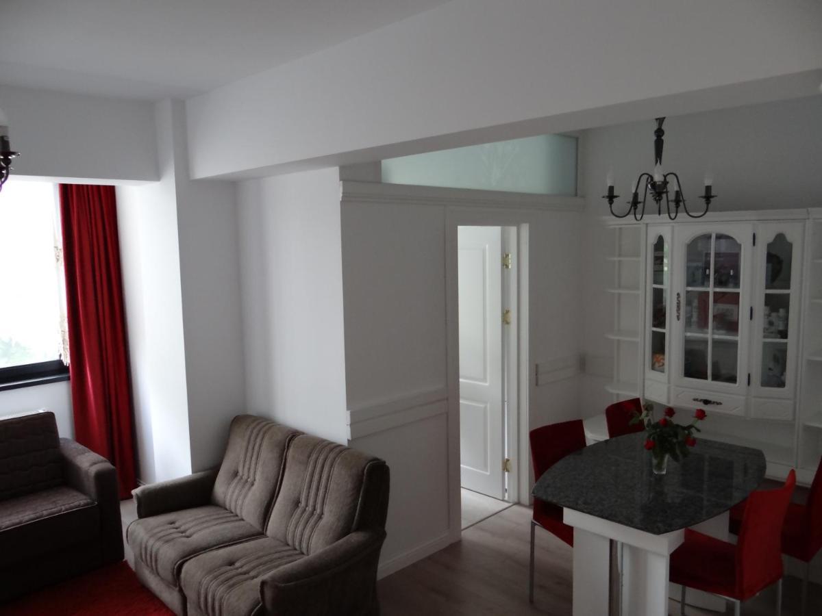 Apartament De Lux White&Red Suceava Exterior foto